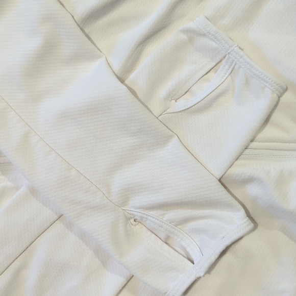 Uniqlo Fitness Light Fitness Sweater - Picture 3 of 4